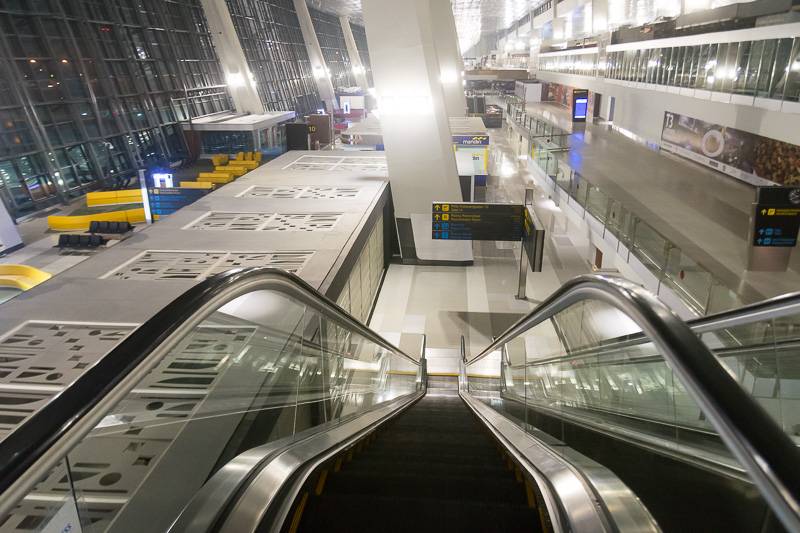 今回の見学はここまで。10番搭乗口の奥の国内線エリアはしっかり仕切られていることが分かる