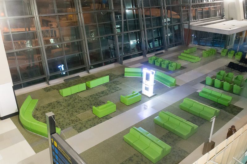 今回の見学はここまで。10番搭乗口の奥の国内線エリアはしっかり仕切られていることが分かる