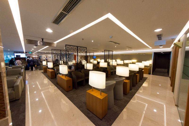 広大なエリアに約550席を用意