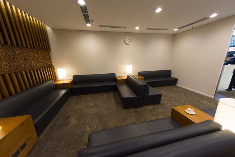 ファーストクラス、ビジネスクラスの搭乗客ならびにGarudaMilesのプラチナ会員向けの「アライバルラウンジ」