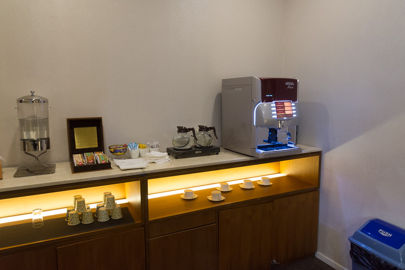 ファーストクラス、ビジネスクラスの搭乗客ならびにGarudaMilesのプラチナ会員向けの「アライバルラウンジ」