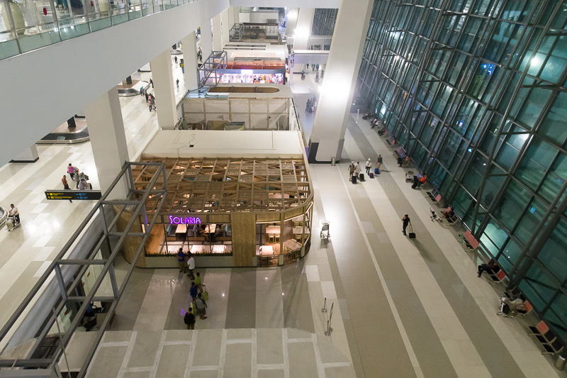 搭乗ロビーやその出口を上階から