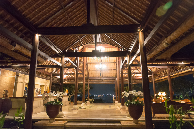 フォーシーズンズ リゾート バリ アット ジンバラン ベイのロビー