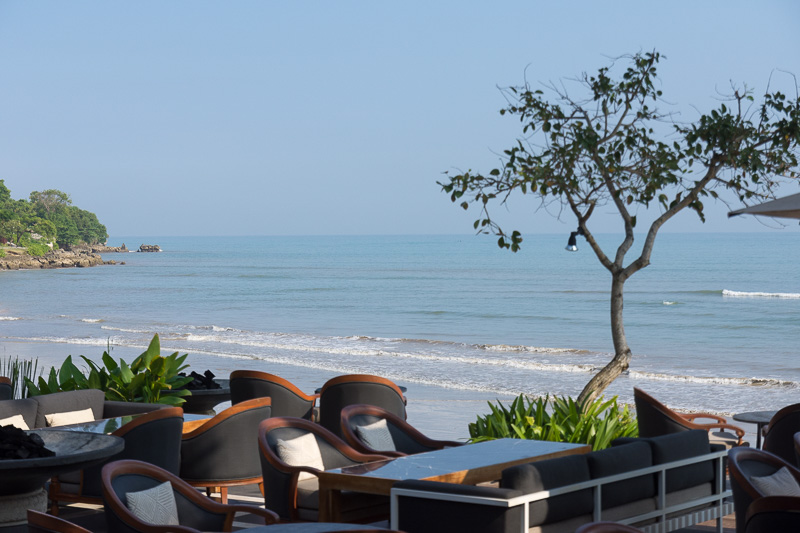 昼と夜では雰囲気が一変。落ち着いた雰囲気でディナーを過ごせる