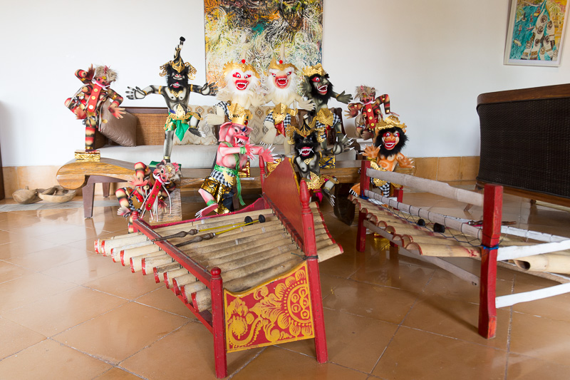 バリ島の文化を楽しめるガネーシャカルチャーセンター。文化体験をできるワークショップも実施。写真中央奥の人形はニュピの前夜祭でねぶたのように練り歩く「オゴオゴ」という鬼や悪魔の人形