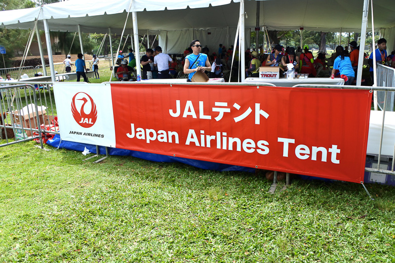 JAL便利用の参加者専用の「JALテント」。フィニッシュエリア内に設置