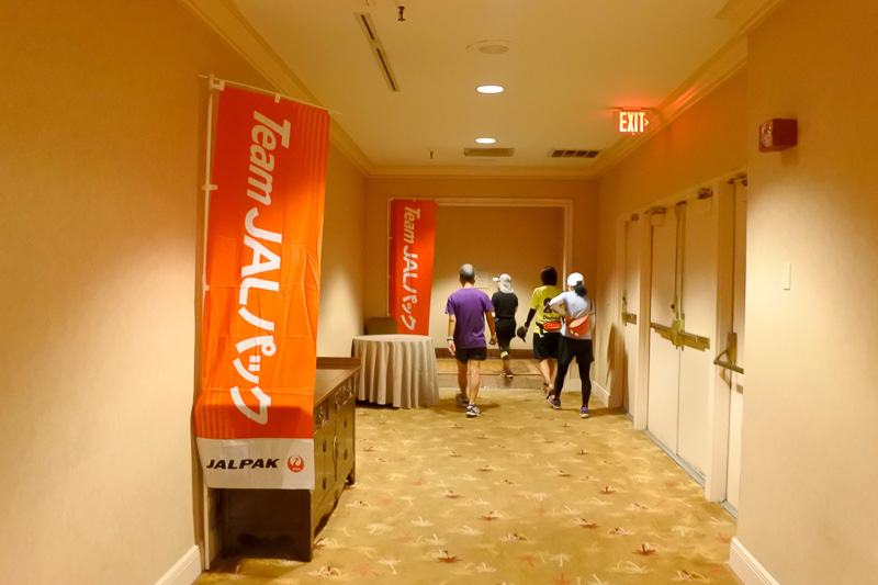 ホテル内も会場への動線にのぼりが掲げられているので迷わない