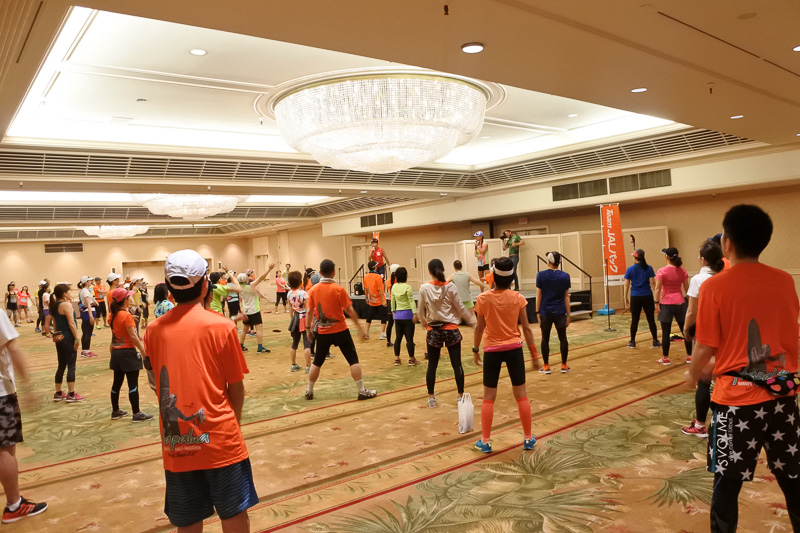 音楽に合わせてリズミカルにウォーミングアップ