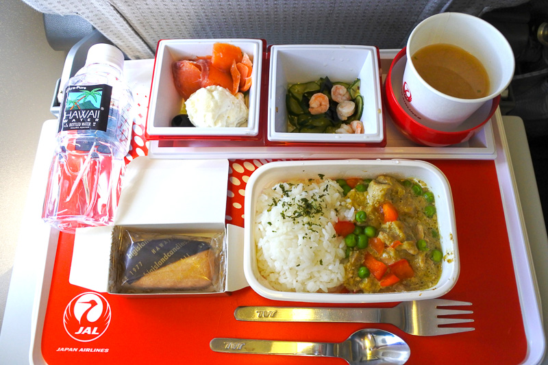 「エスニック風チキンカレー」をオーダー