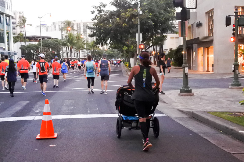 ゆったり歩いたり、ファミリーでランを楽しんだりする姿も見られた