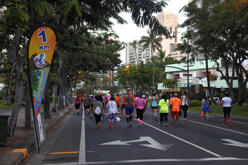 見慣れた風景を夜明け前に走るのはとても新鮮。静かでいつもとは違う雰囲気だ