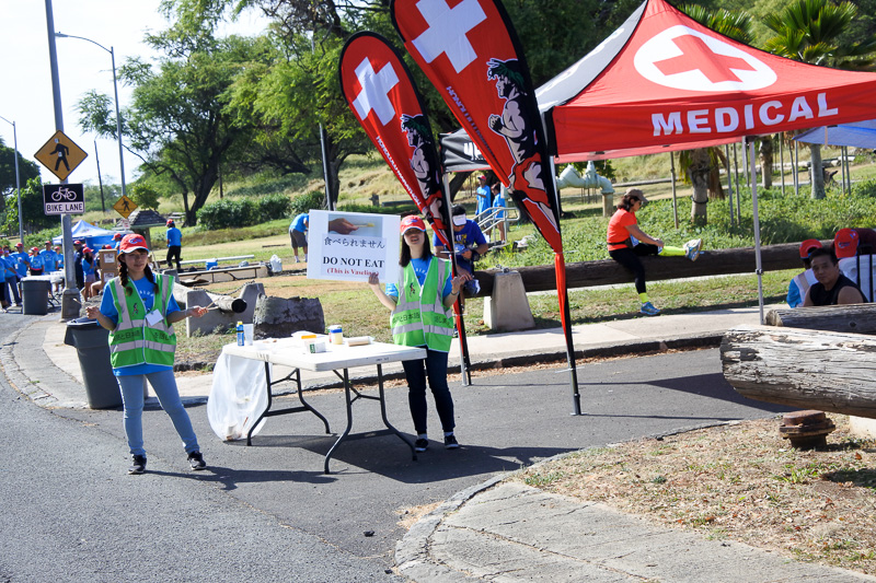 コース内最後の「エイドステーション」で氷と水をもらい、ラストスパートへ