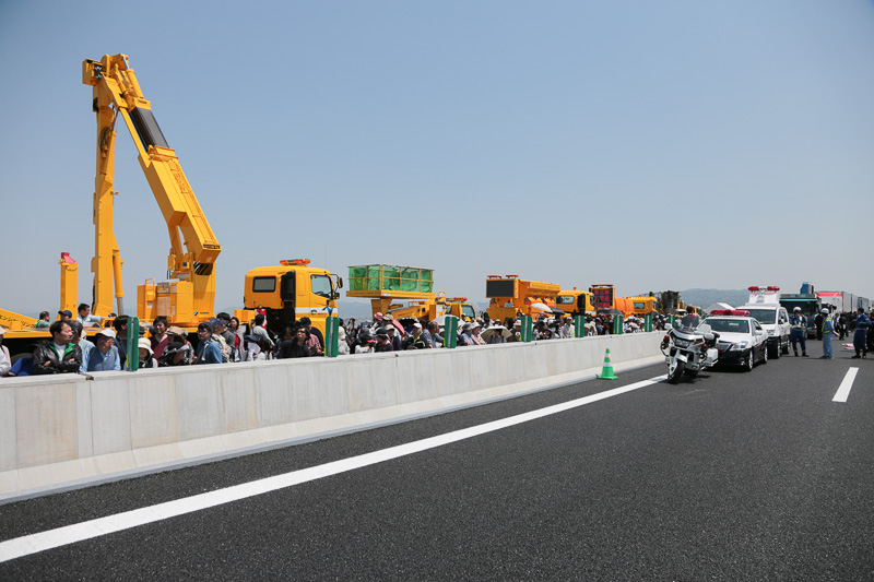 フリーウォークイベントでは、NEXCO西日本の作業車両などの見学もできた