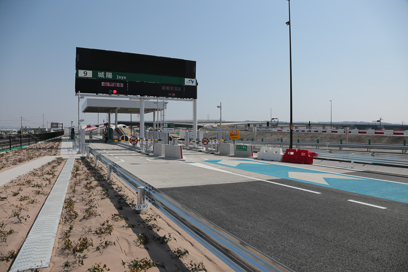 開通5分前の城陽料金所。準備は完了し、開通を待つばかりになった