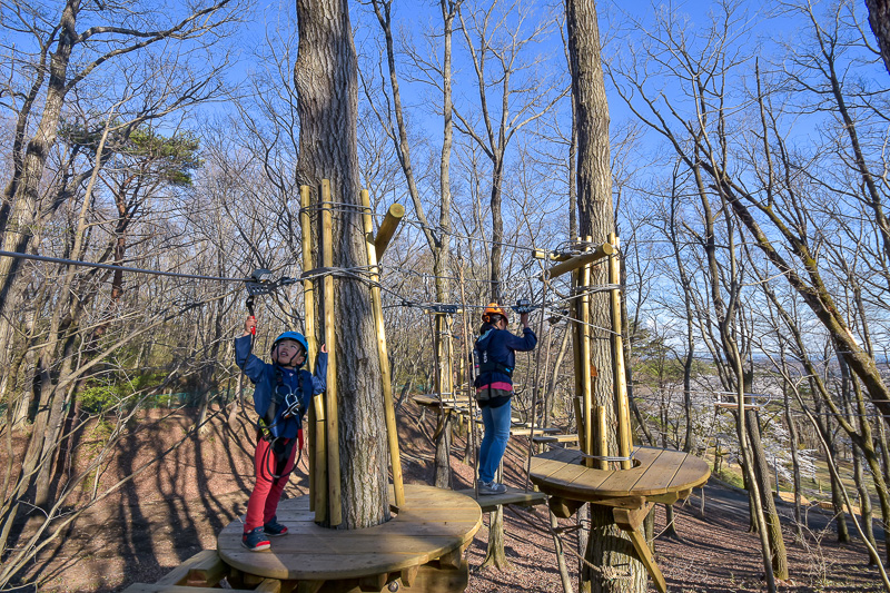 KOZARUコースは、スタートからゴールまでそれぞれ1本のワイヤーでつながっている