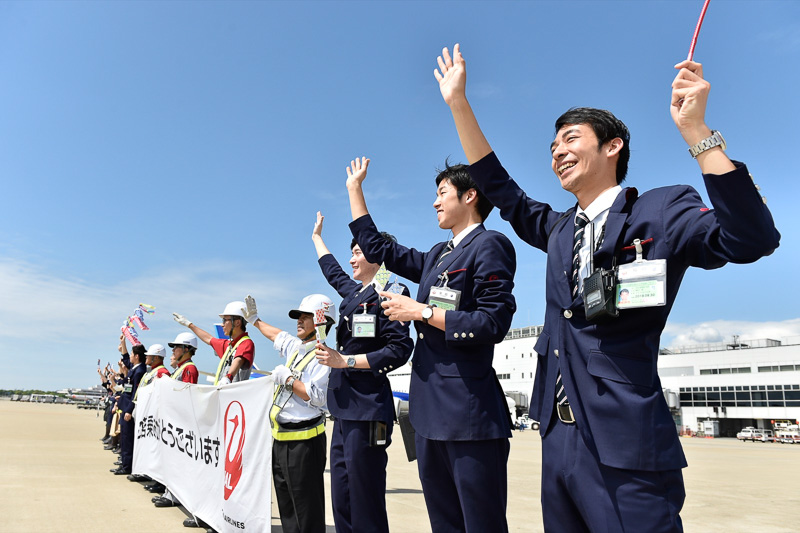 福岡空港で行なわれた「空育」こどもの日特別フライト