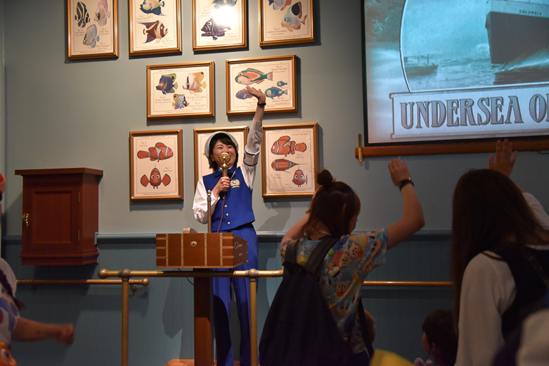 カメの挨拶やクジラ語を練習して、会場は笑顔あふれる空間になっていく