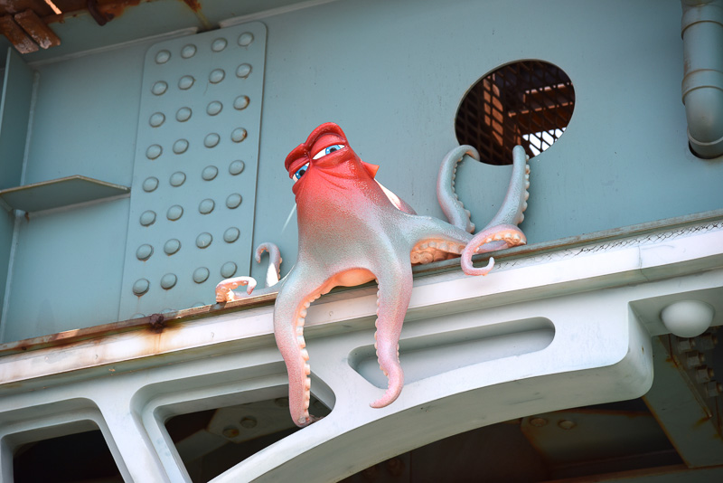 「ディズニーシー・エレクトリックレールウェイ」付近ではハンクが擬態中