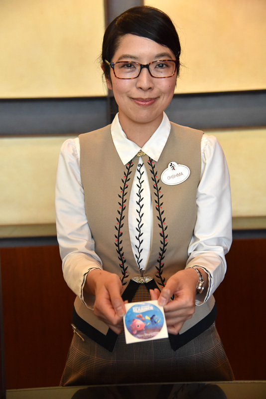 エントランス近くの「ゲストリレーション」でも受け取れる