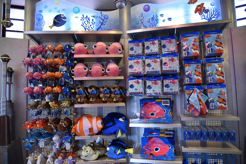 新アトラクションにまつわるグッズがたっぷり！ 「ニモ＆フレンズ・シーライダー」コーデを楽しもう
