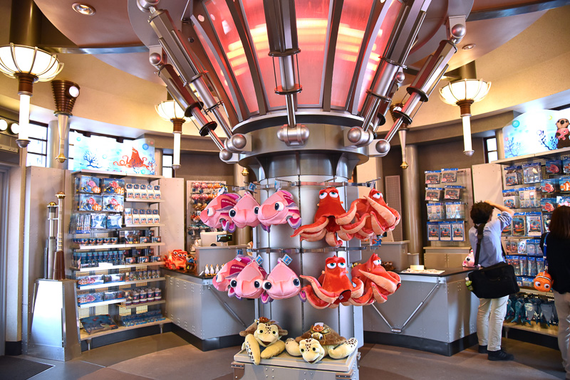 新アトラクションにまつわるグッズがたっぷり！ 「ニモ＆フレンズ・シーライダー」コーデを楽しもう