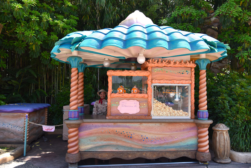 「アリエルのグリーティンググロット」横の「ポップコーンワゴン」