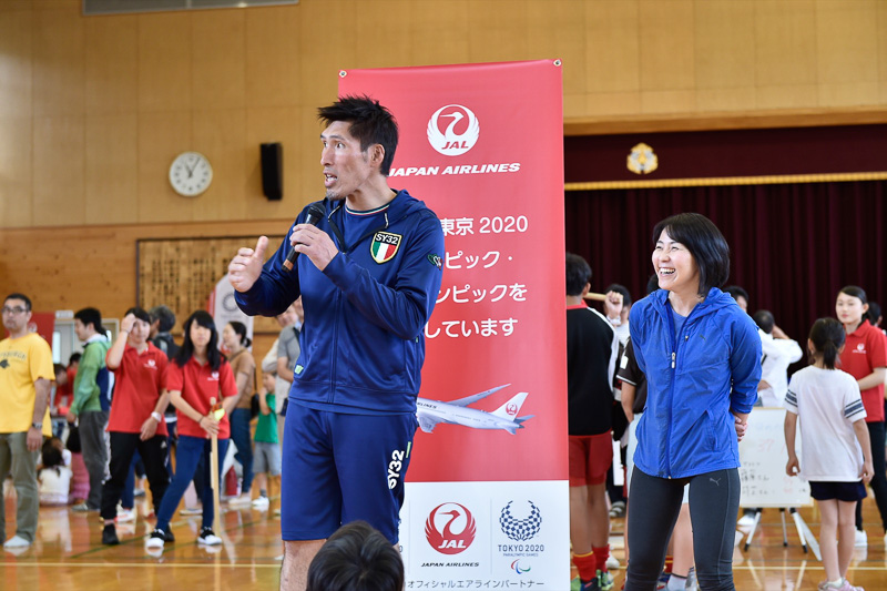 1組目の計測が終わる頃には次の2組目の子供たちが体育館に集合していたので、篠原氏と川上氏が再び挨拶