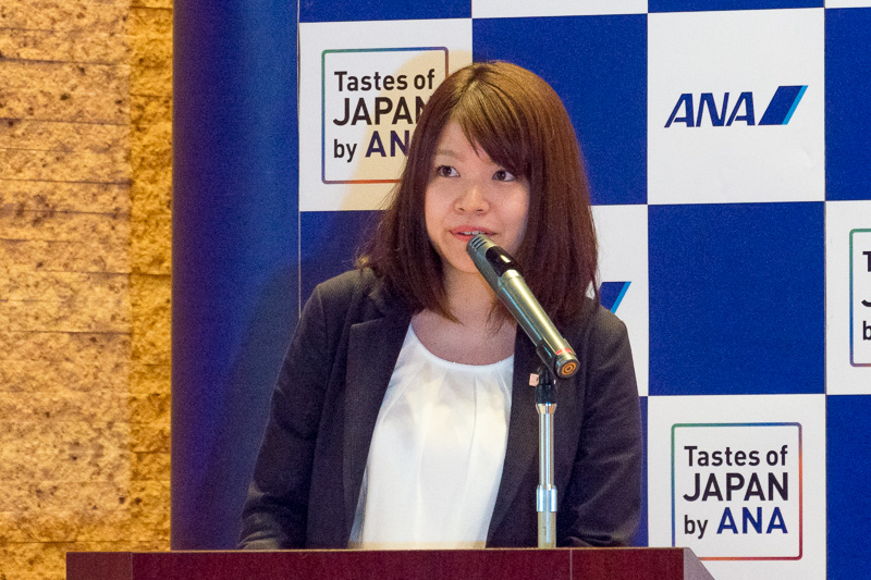 取り組み内容を紹介した全日本空輸株式会社 東京本店の綿貫杏弓氏