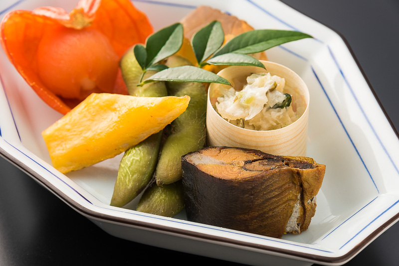 炭火焼鮎の甘露煮（写真提供：ANA）