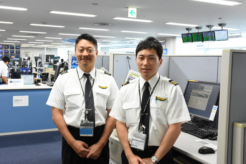 ANAのMPL訓練1期生の中川雄介氏（右）と、機長の小島敏裕氏（左）