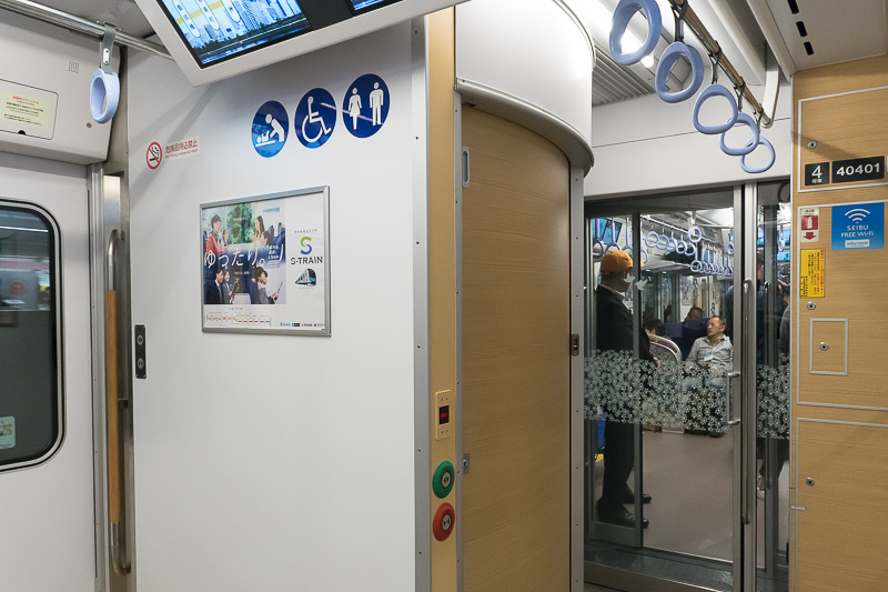 4号車にはトイレがあるので長時間の行程でも安心