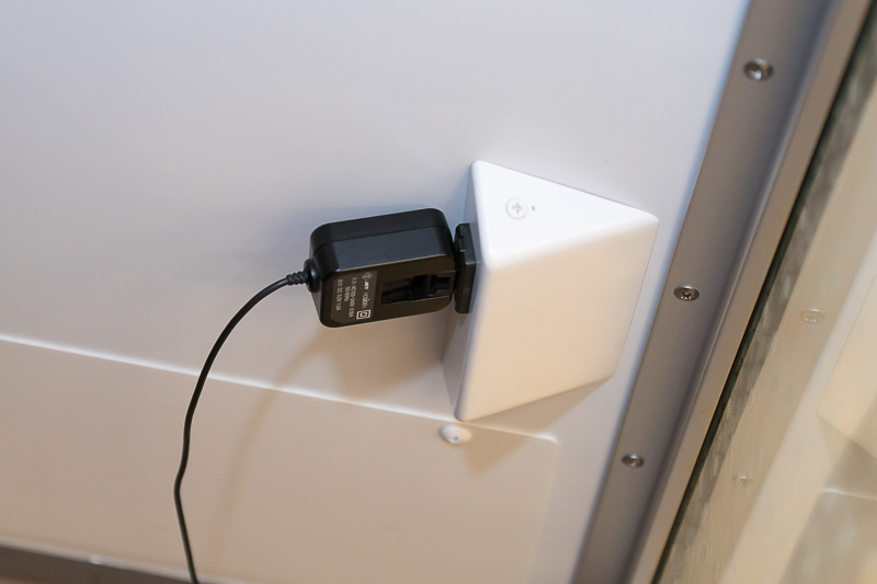 AC100Vコンセントが用意されているので、スマホの充電も可能