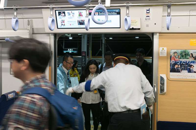 ドアの開閉は手動で