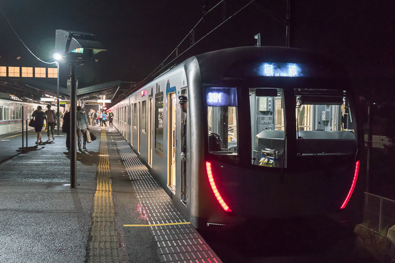 1時25分に西武秩父駅に着く。残念ながら雨が降りだした
