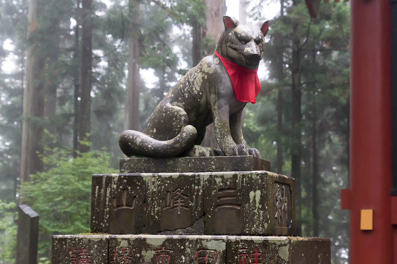 「やまとたけるのみこと」を導いた山犬がまつられる