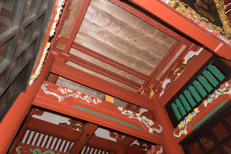 随身門は220年前の建造物。天井真上に描かれた龍は修復が難しく、いずれ消えてしまうかもしれないとのこと