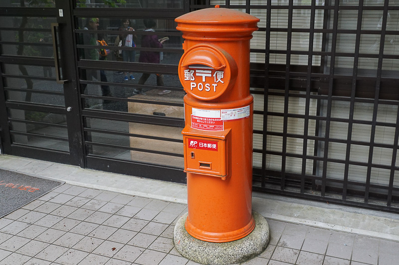 境内にあったレトロな郵便ポスト