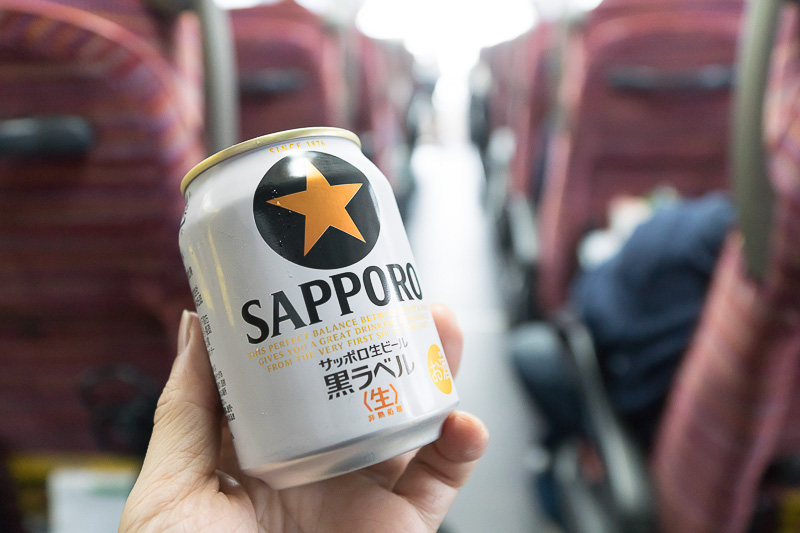 スターパーティ悪天候のため乾杯はお預け。帰路配布された、小ぶりな缶ビール