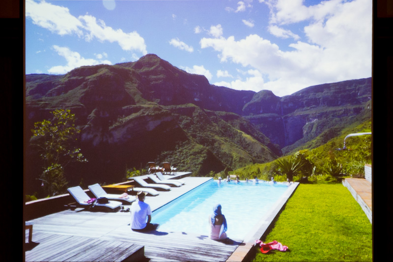 落差771mの段瀑「ゴクタの滝」。コカチンパの街からのんびりと過ごしながら絶景を見られる