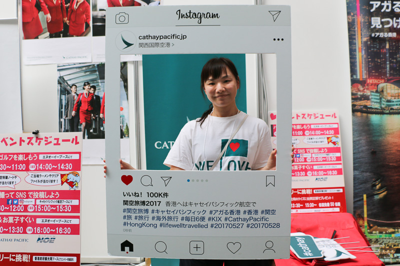 キャセイパシフィック航空ではSNSと連動したイベントを実施。つい写真を撮りたくなるようなフォトフレームを用意していた