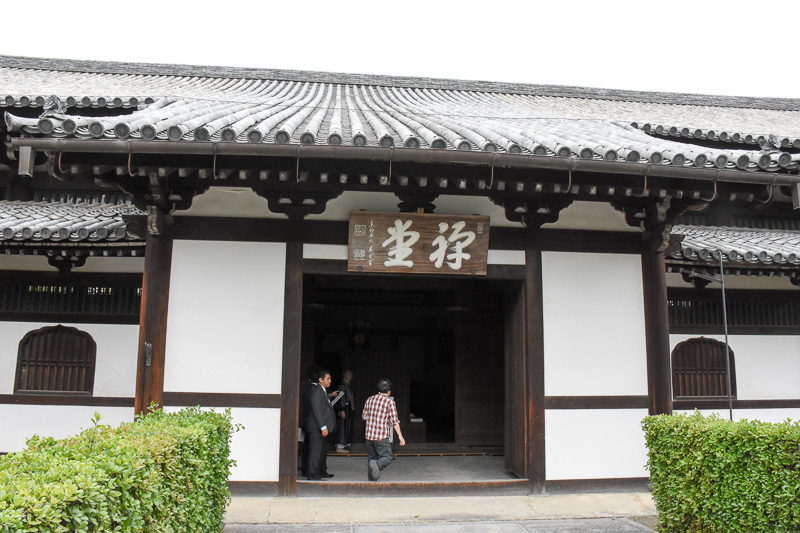 日本最古最大の禅堂。もちろん現役で使われている