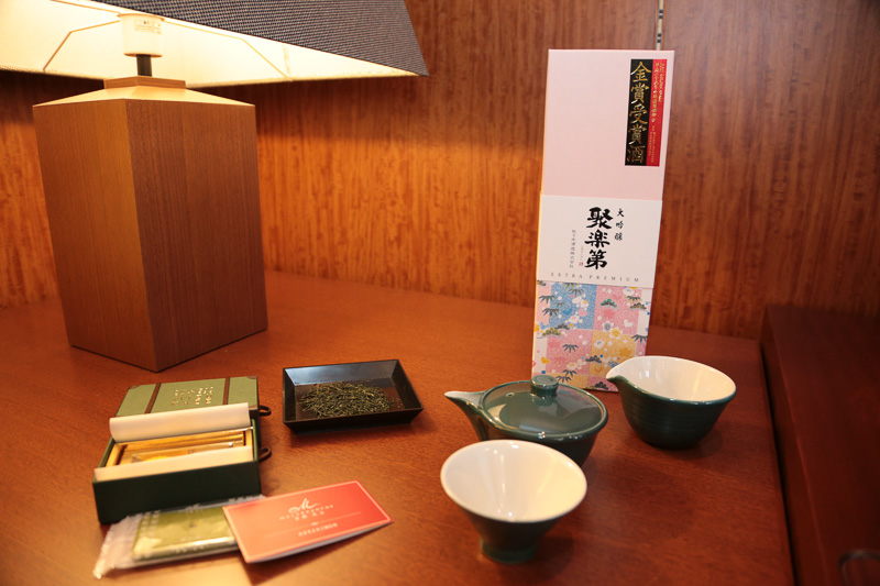 ドリンクとスイーツ。もちろんコーヒーや紅茶も最上のものが用意される