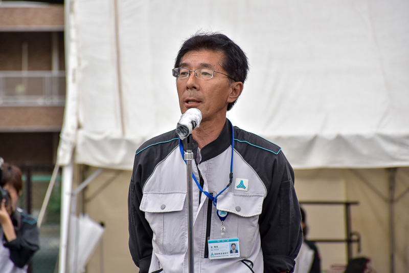開会式で挨拶する首都高速道路株式会社 保全・交通部 点検・補修推進室 室長の谷雅史氏