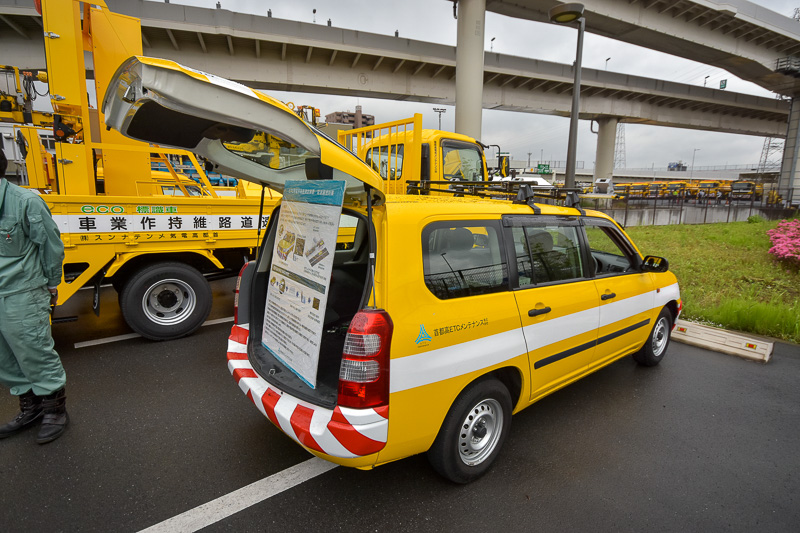 走行しながらETCの電界強度を測定できるETC用電界強度測定車