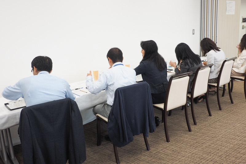 ほかのANAグループ社員たちも試飲していく