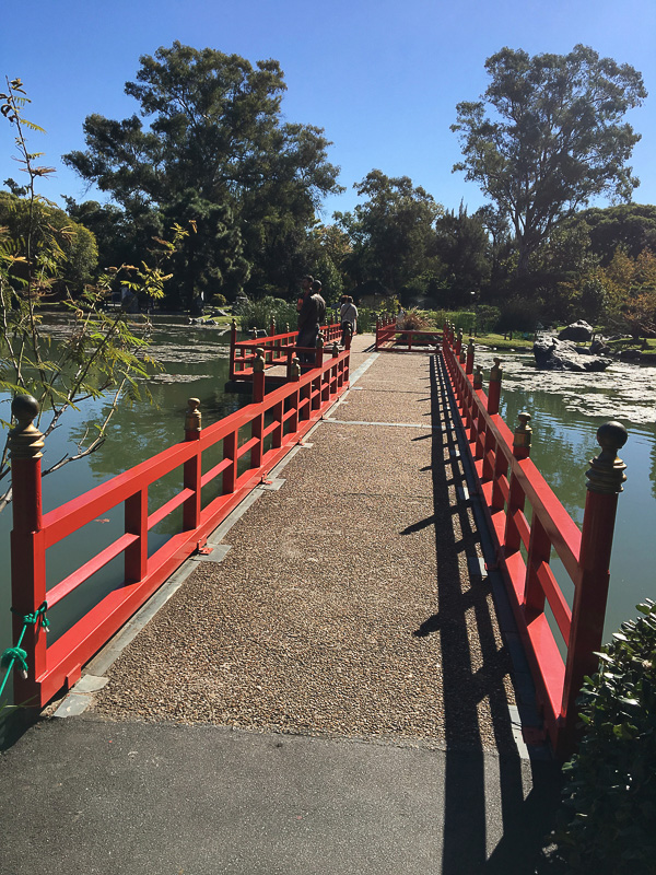 庭園内部。地元の方も多く見られました