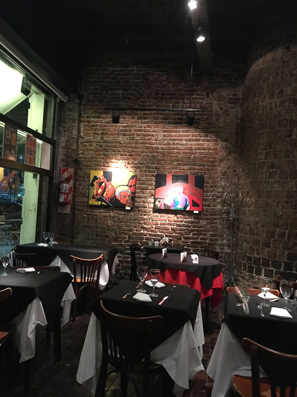 書店内のライブハウス「Clasica y moderna」
