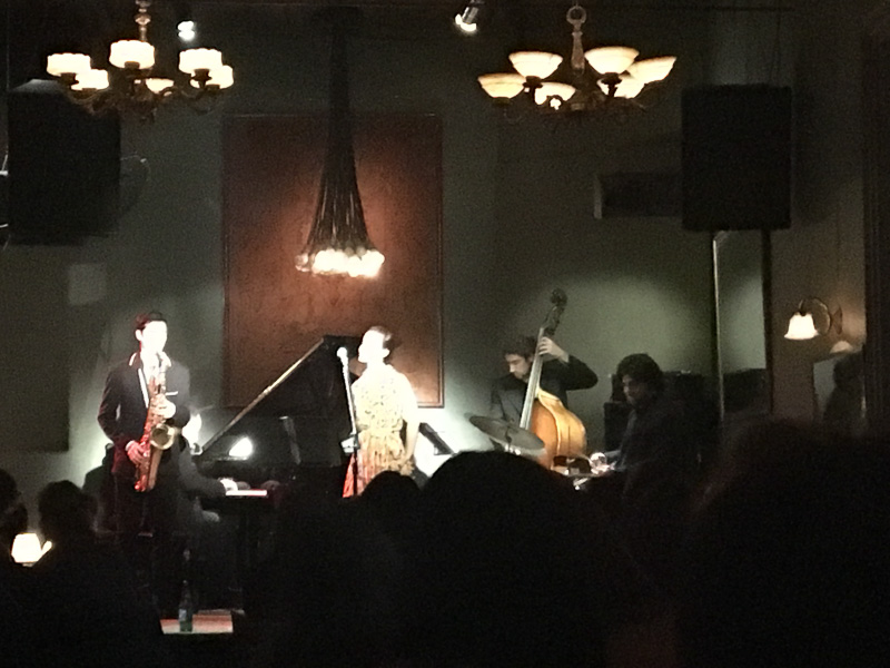 週末のパレルモ地区のJazz club「Theronias club」