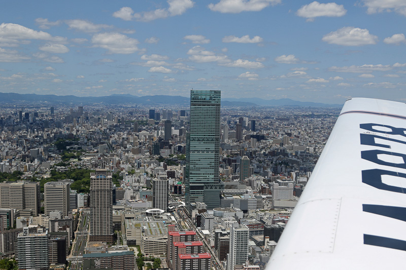 あべのハルカス、大阪市の中心部、淀川の河口付近を望みながら、西宮市の南海上に向かう