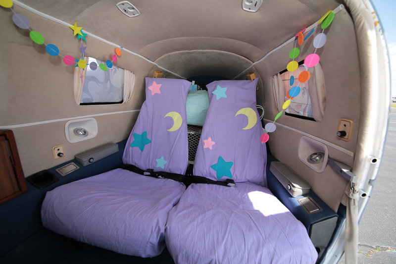 客席前方から後方を見る。キャビンの後方は荷室として使える